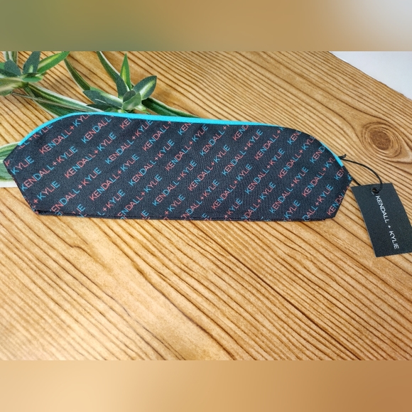 Kendall And Kyle Makeup Brush Case Bonus Hot And Cold Watermelon Eyepads - Picture 11 of 11